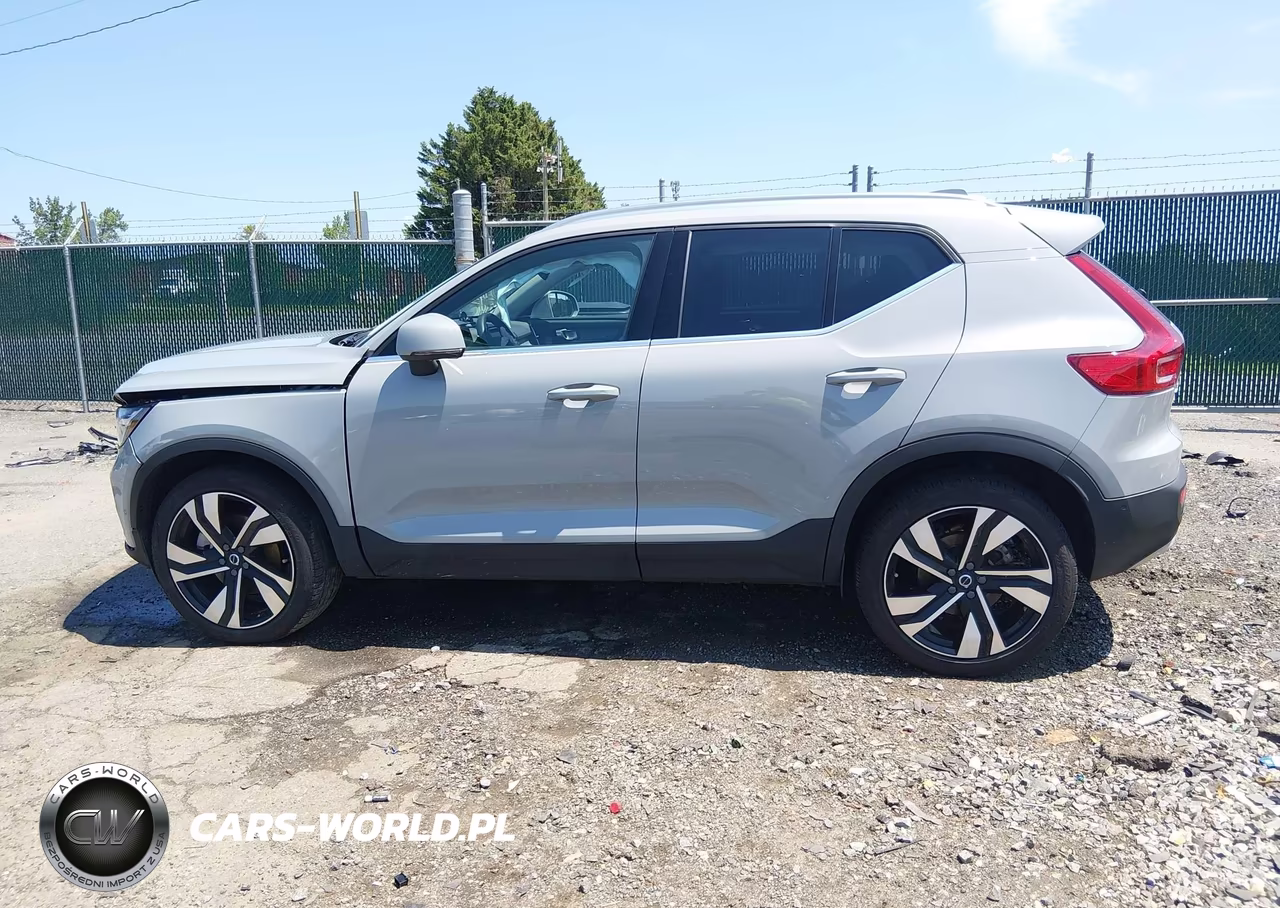 2025 Volvo Xc40 B5 Plus Bright Theme VIN:YV4L12UE2S2488612 - 14