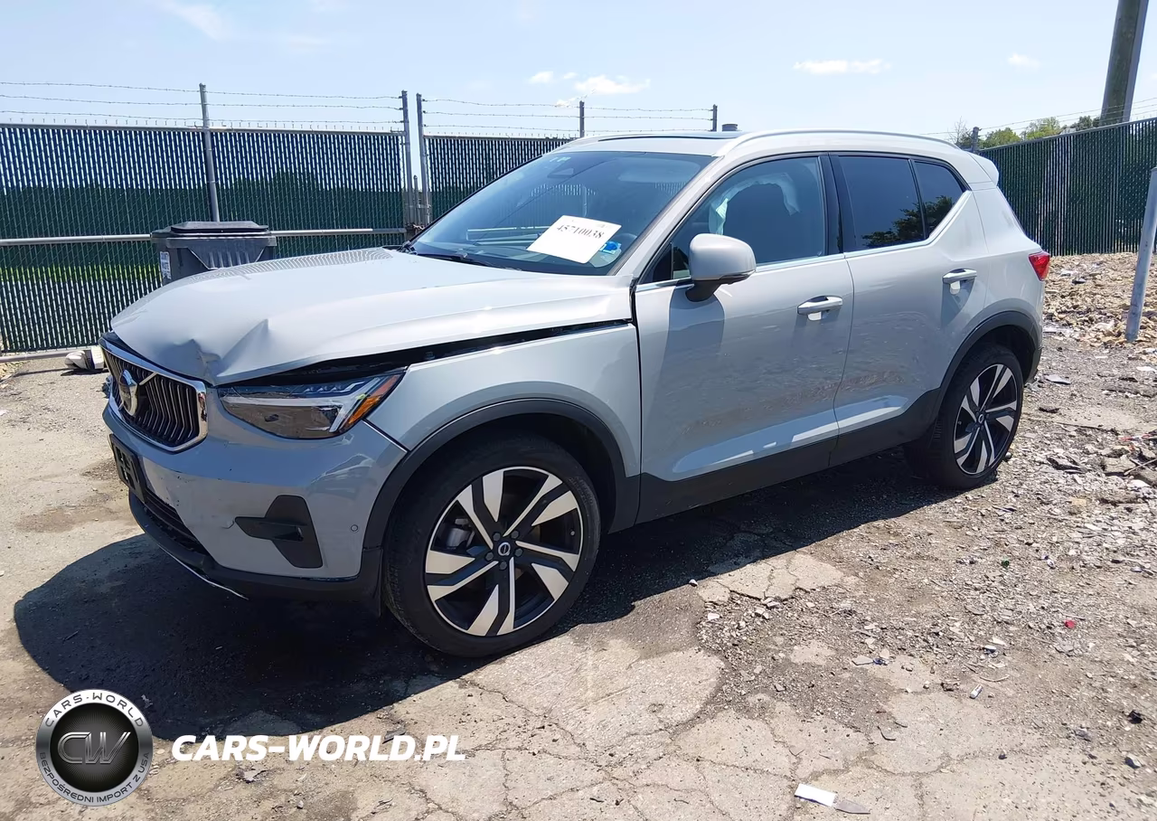 2025 Volvo Xc40 B5 Plus Bright Theme VIN:YV4L12UE2S2488612 - 2