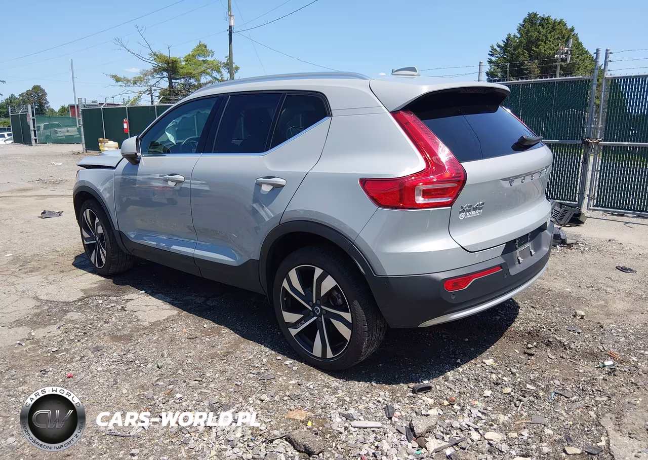2025 Volvo Xc40 B5 Plus Bright Theme VIN:YV4L12UE2S2488612 - 3