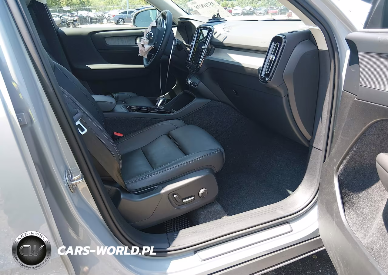 2025 Volvo Xc40 B5 Plus Bright Theme VIN:YV4L12UE2S2488612 - 5