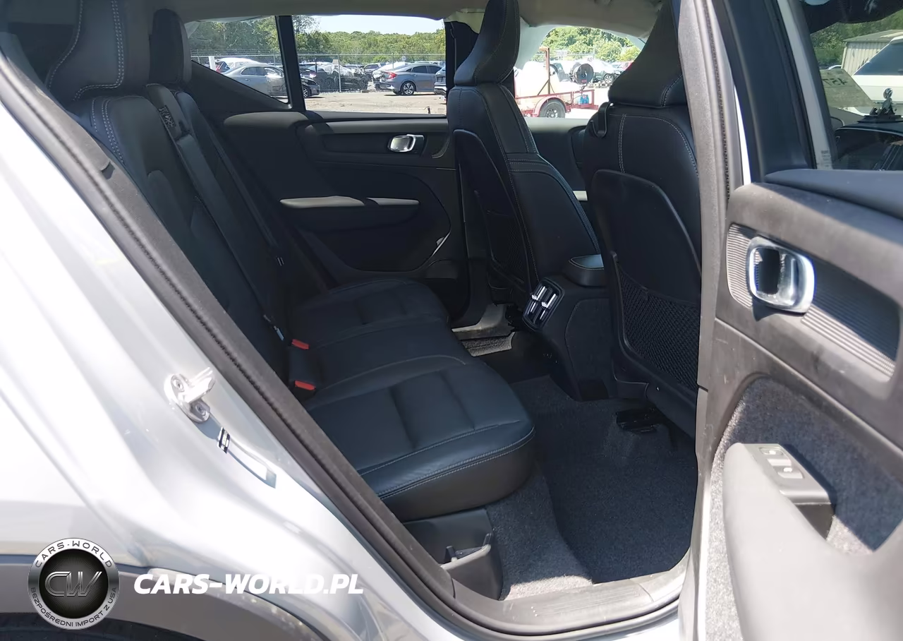 2025 Volvo Xc40 B5 Plus Bright Theme VIN:YV4L12UE2S2488612 - 8