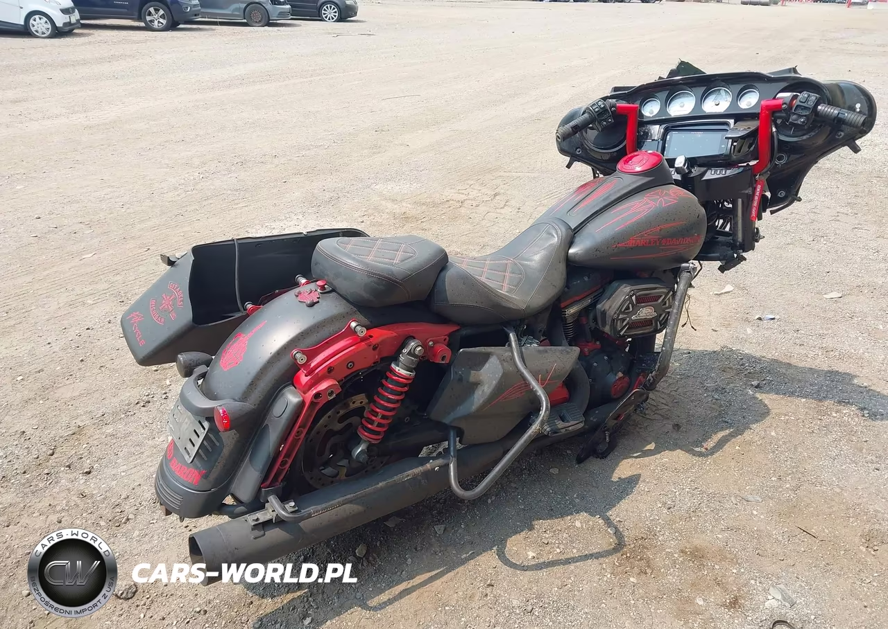 2014 Harley-Davidson Flhxs Street Glide Special VIN:1HD1KRM14EB701608 - 11