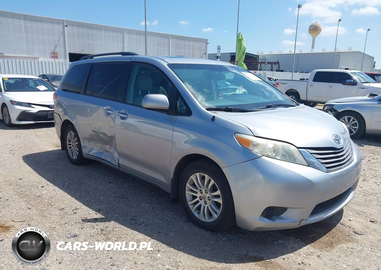 2014 Toyota Sienna Xle V6 8 Passenger