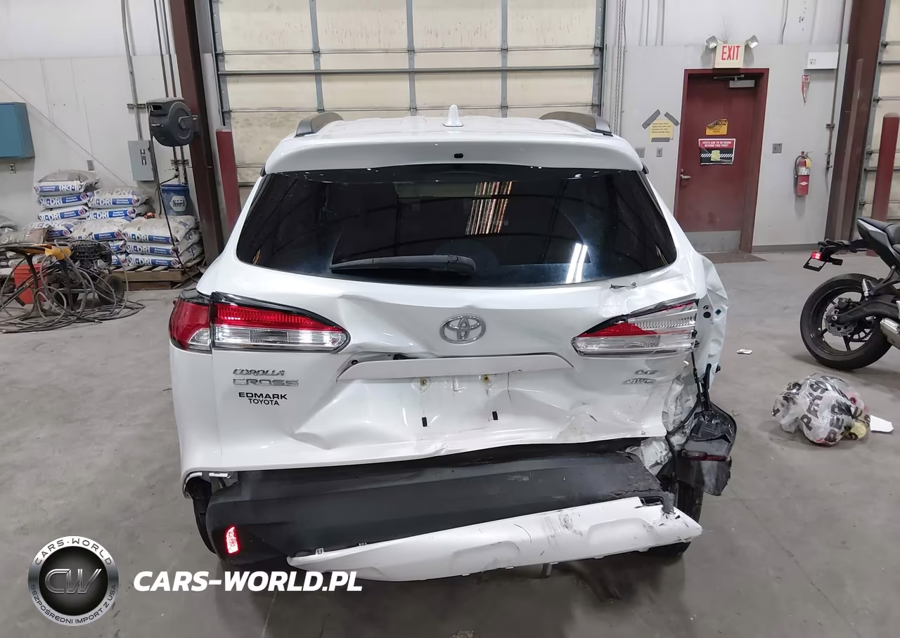 2022 Toyota Corolla Cross Le VIN:7MUBAABG0NV004114 - 17