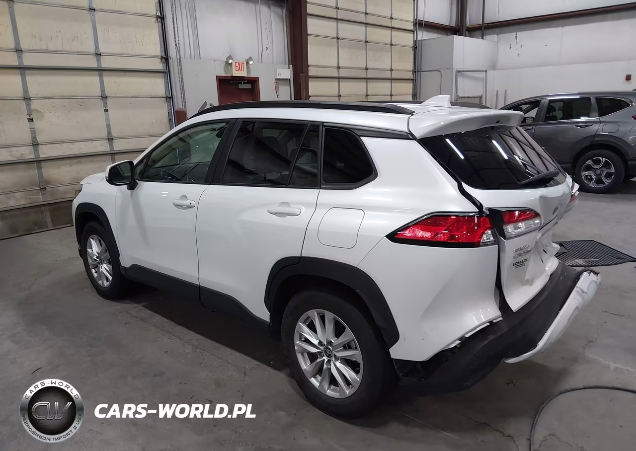 2022 Toyota Corolla Cross Le VIN:7MUBAABG0NV004114 - 3