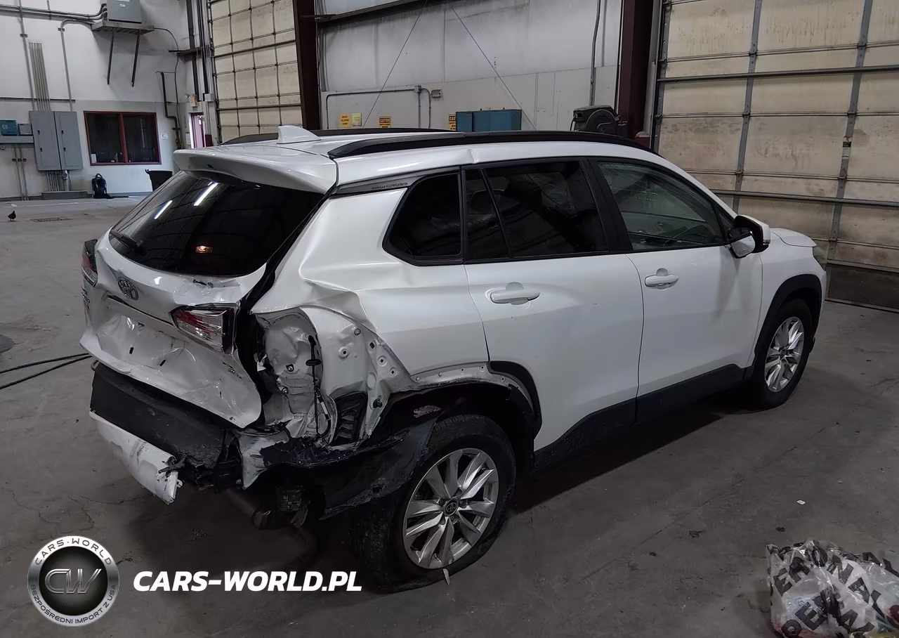 2022 Toyota Corolla Cross Le VIN:7MUBAABG0NV004114 - 4