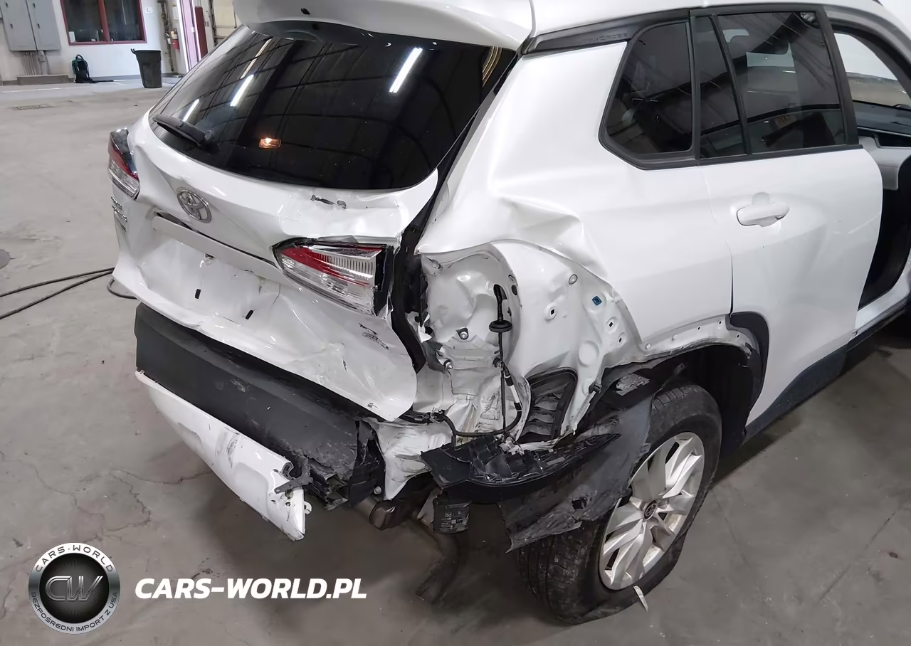 2022 Toyota Corolla Cross Le VIN:7MUBAABG0NV004114 - 6