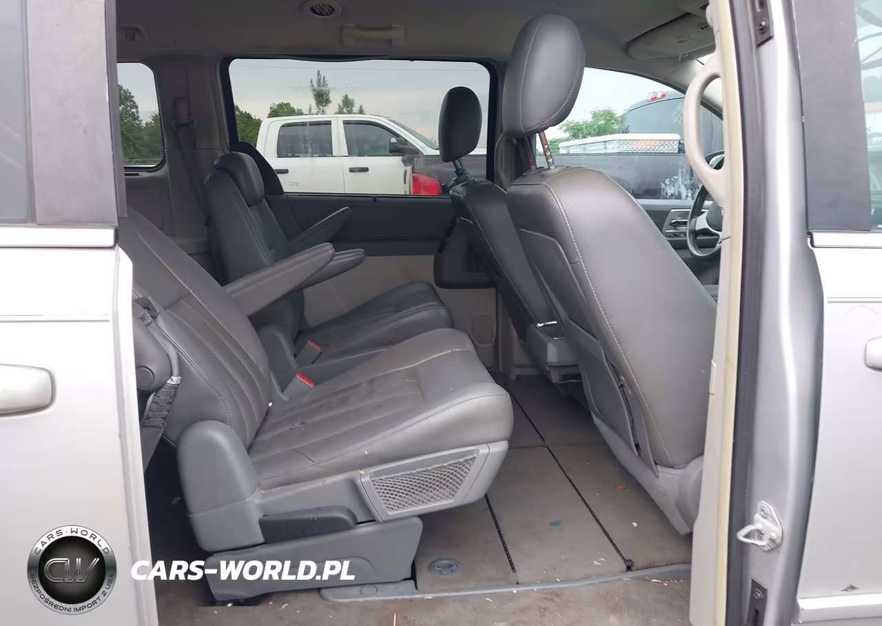 2008 Chrysler Town & Country Touring VIN:2A8HR54P38R826896 - 8