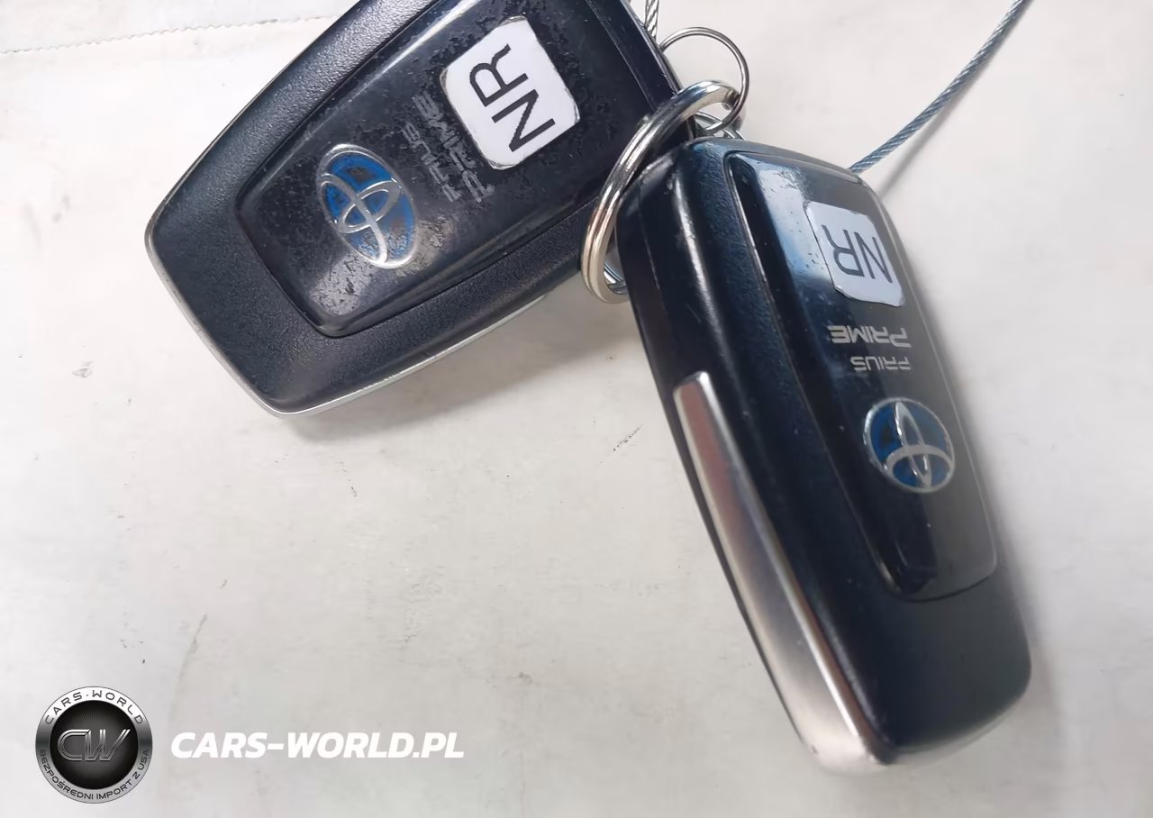 2018 Toyota Prius Prime Plus VIN:JTDKARFPXJ3075495 - 11