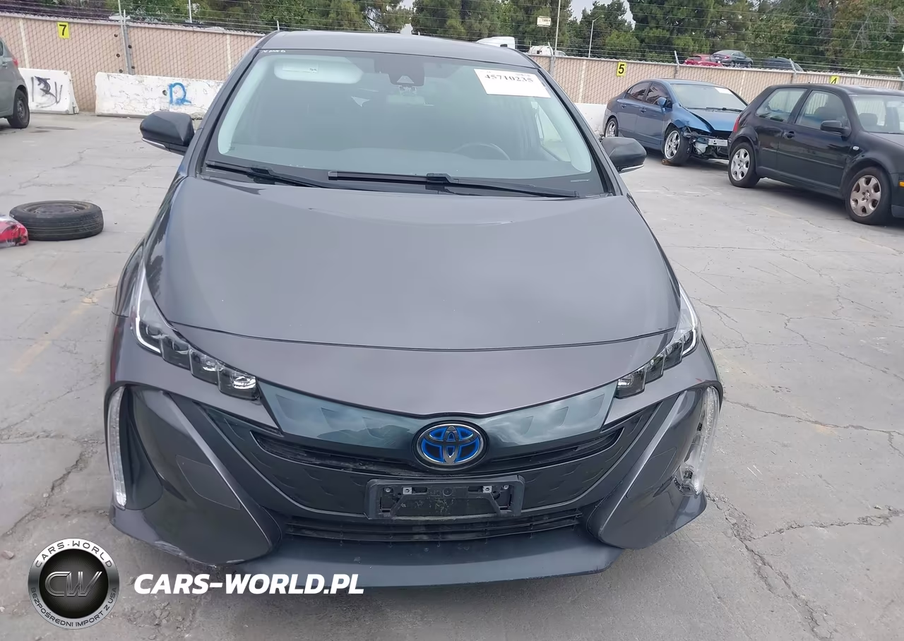 2018 Toyota Prius Prime Plus VIN:JTDKARFPXJ3075495 - 12