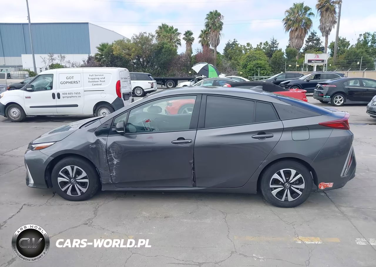 2018 Toyota Prius Prime Plus VIN:JTDKARFPXJ3075495 - 14