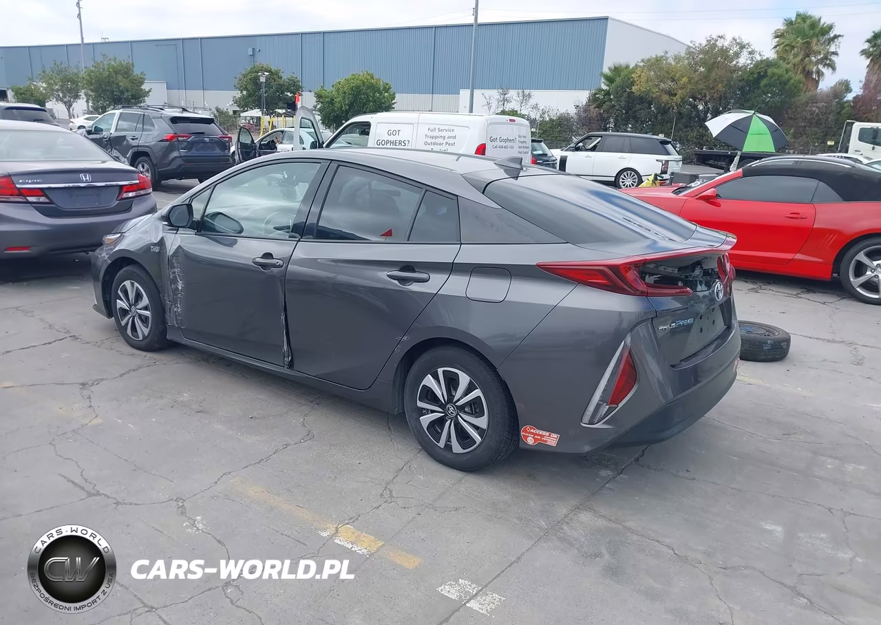 2018 Toyota Prius Prime Plus VIN:JTDKARFPXJ3075495 - 3