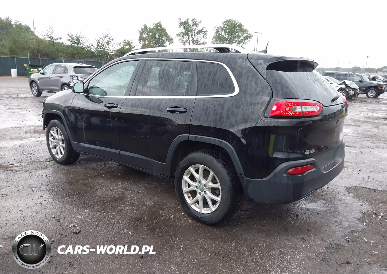 2018 Jeep Cherokee Latitude 4X4 VIN:1C4PJMCX6JD508866 - 3