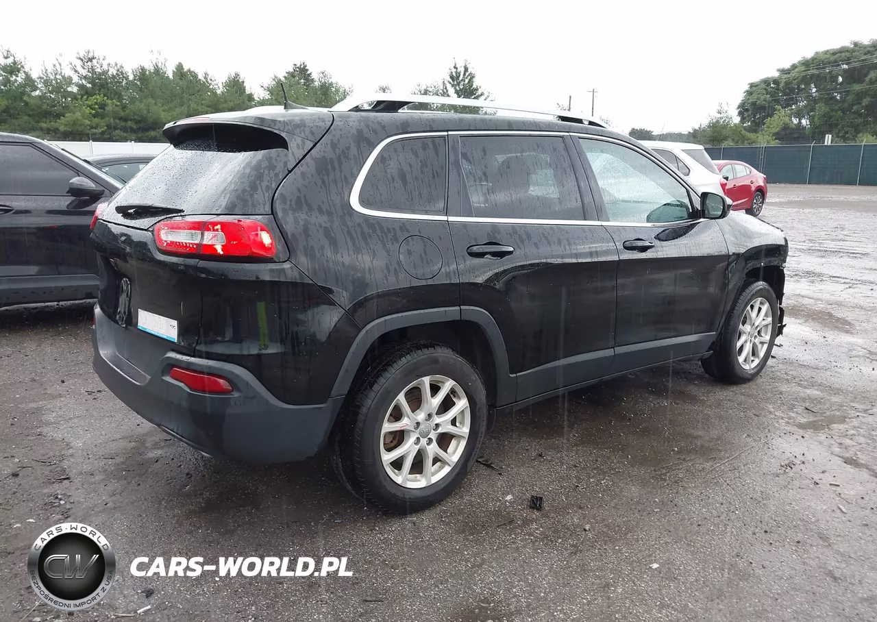 2018 Jeep Cherokee Latitude 4X4 VIN:1C4PJMCX6JD508866 - 4
