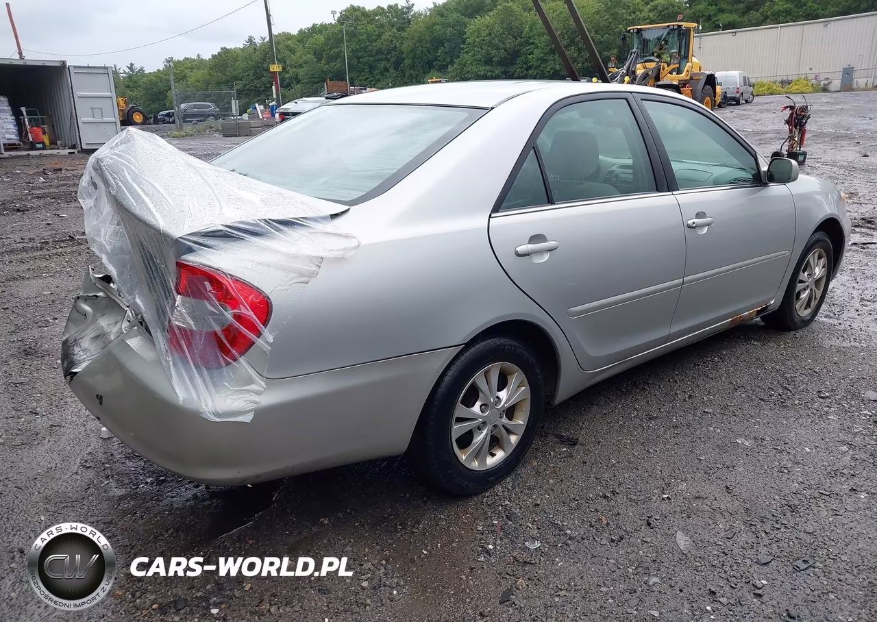 2004 Toyota Camry Le V6 VIN:4T1BF32K84U067902 - 4