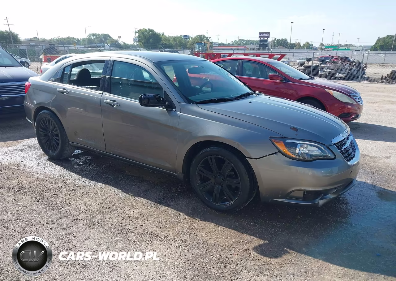 2013 Chrysler 200 Touring – zdjęcie 1 z 11