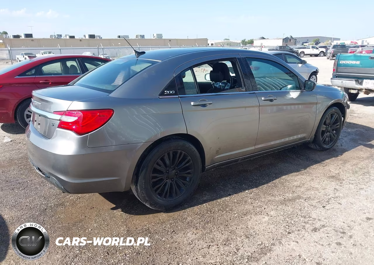 2013 Chrysler 200 Touring VIN:1C3CCBBG4DN715306 - 4