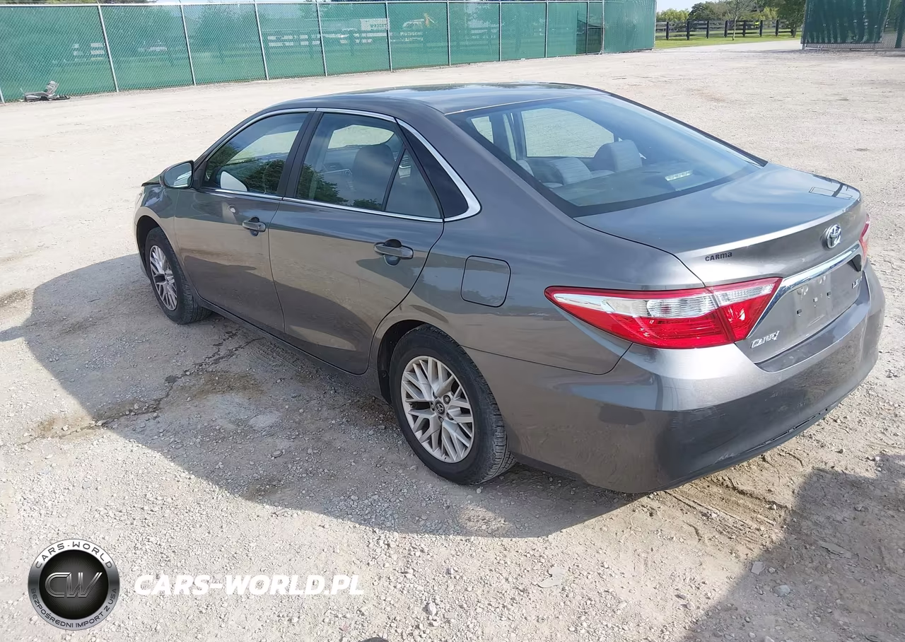 2017 Toyota Camry Le VIN:4T1BF1FK6HU671243 - 3