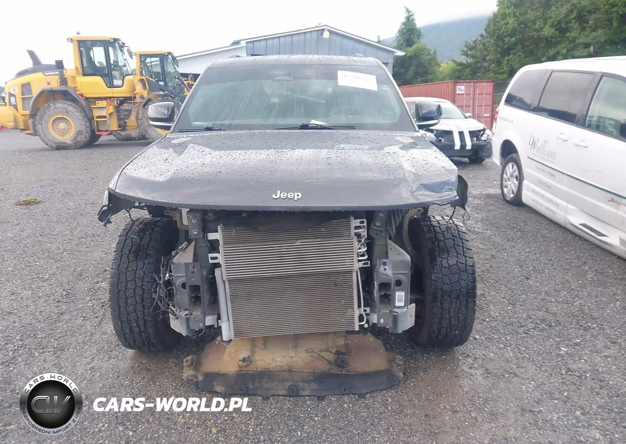 2025 Jeep Grand Cherokee Limited 4X4 VIN:1C4RJHBG9SC265983 - 13