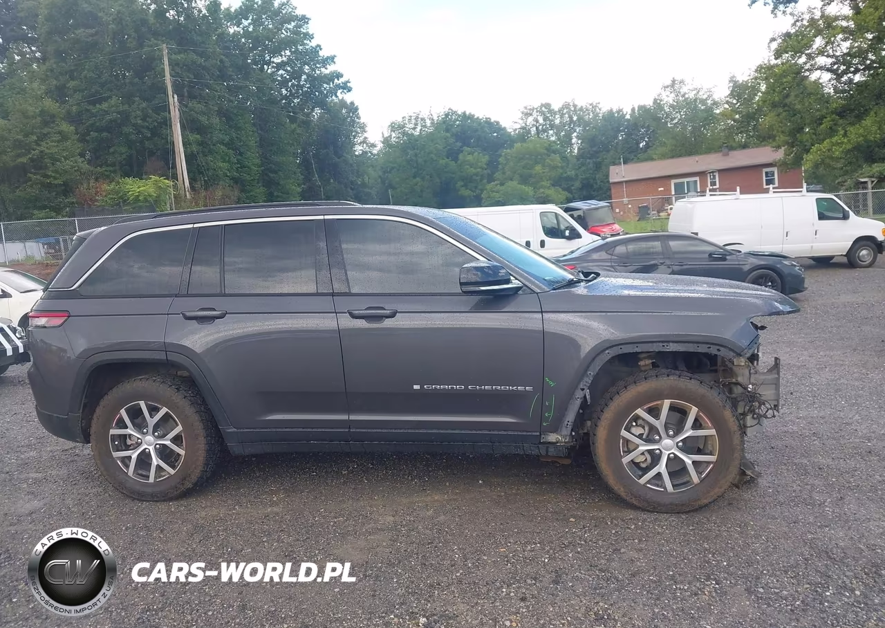 2025 Jeep Grand Cherokee Limited 4X4 VIN:1C4RJHBG9SC265983 - 14
