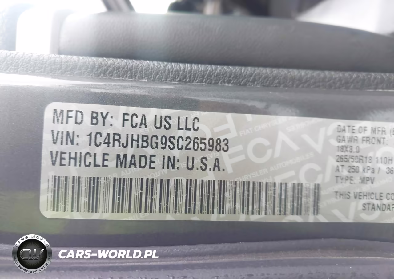 2025 Jeep Grand Cherokee Limited 4X4 VIN:1C4RJHBG9SC265983 - 9