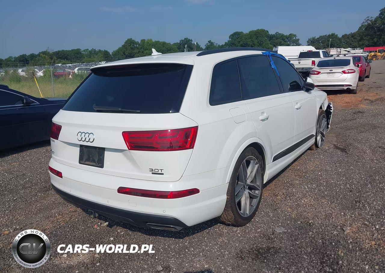 2017 Audi Q7 3.0T Premium VIN:WA1VAAF79HD056935 - 4