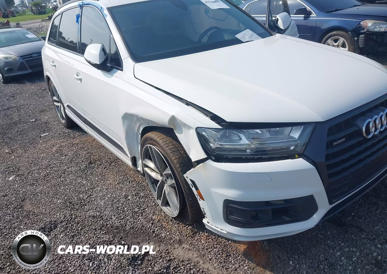 2017 Audi Q7 3.0T Premium VIN:WA1VAAF79HD056935 - 6