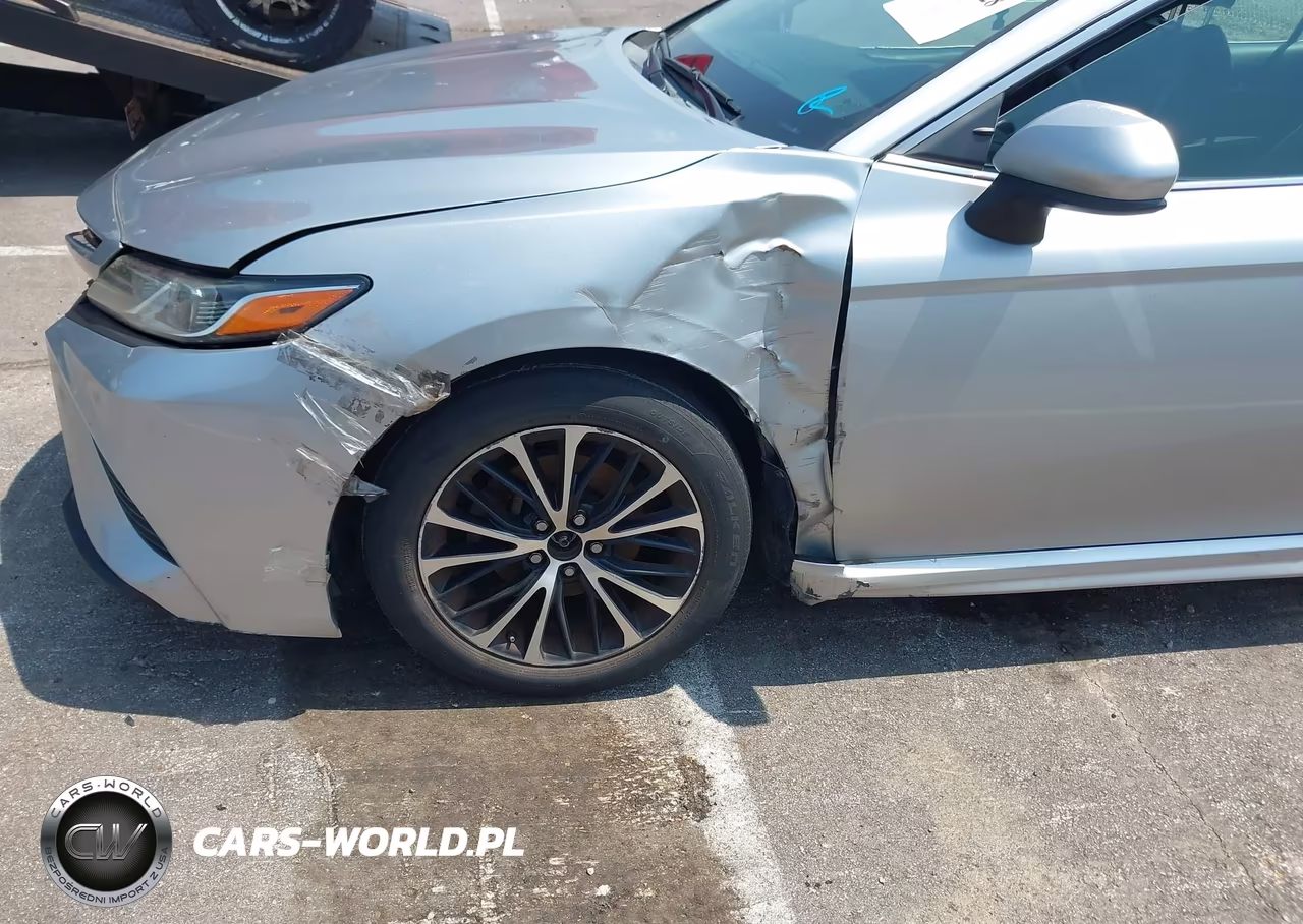 2018 Toyota Camry Se VIN:4T1B11HK9JU620627 - 17