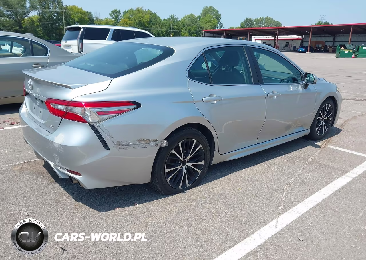 2018 Toyota Camry Se VIN:4T1B11HK9JU620627 - 4