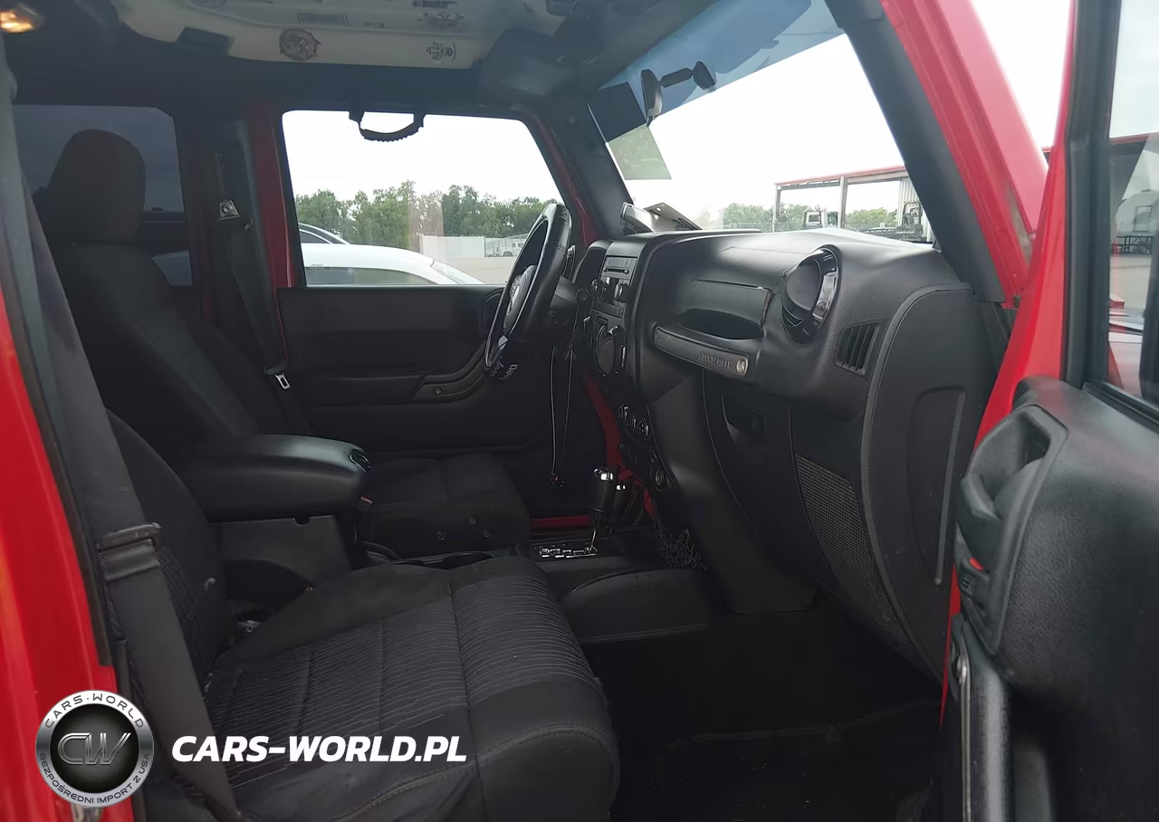 2012 Jeep Wrangler Unlimited Sport VIN:1C4BJWDG9CL141197 - 5
