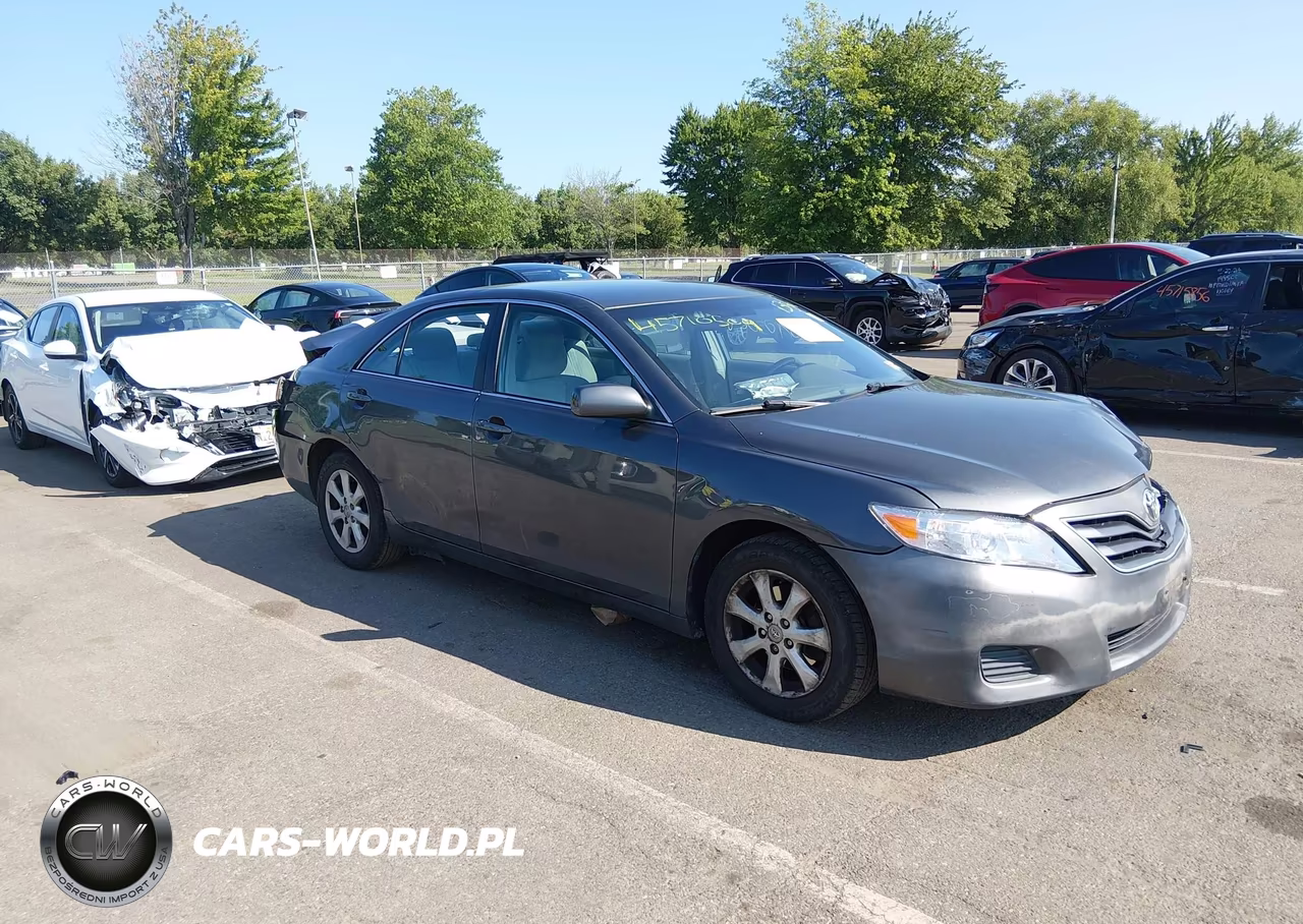2011 Toyota Camry Le – zdjęcie 1 z 16