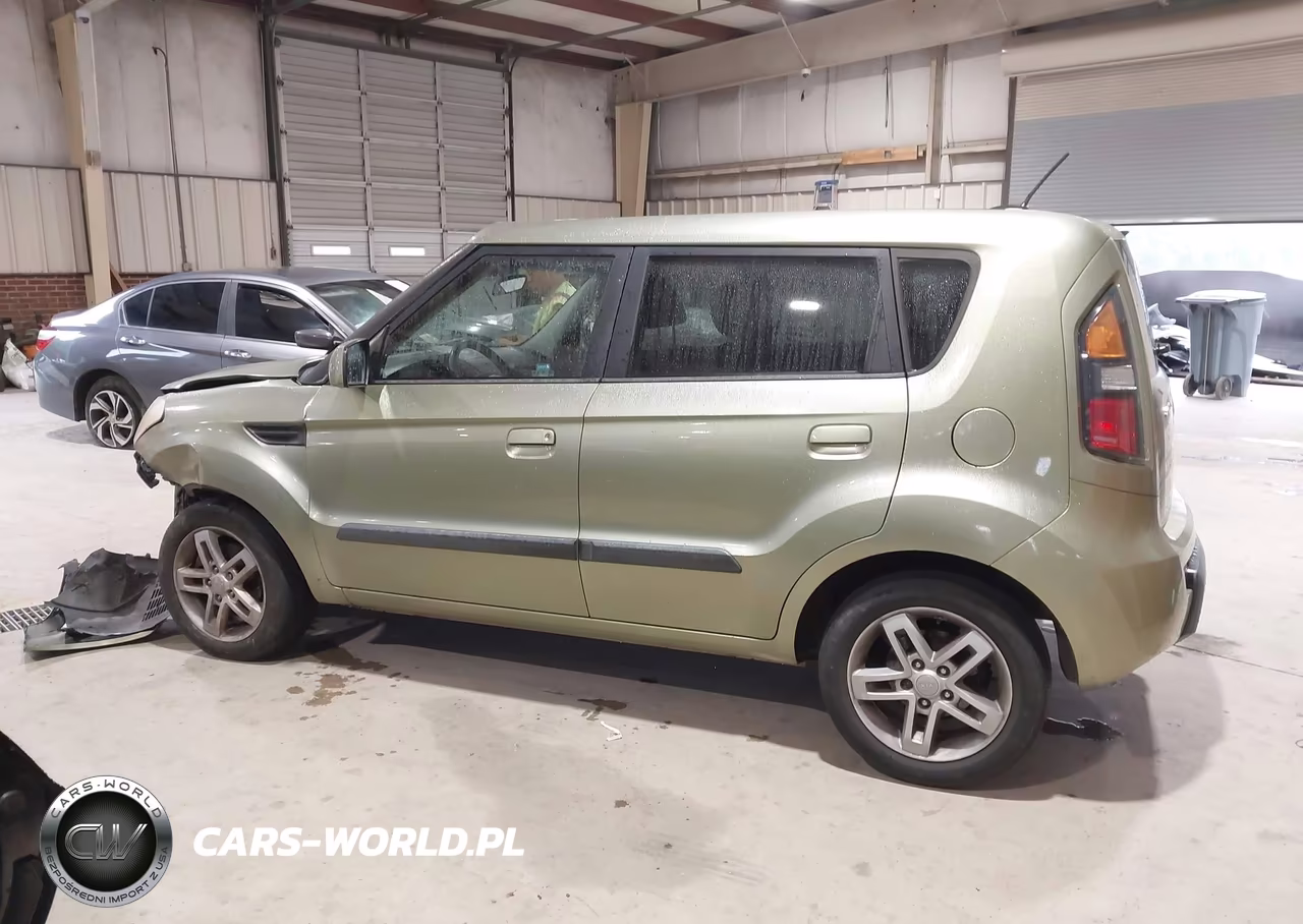 2010 Kia Soul + VIN:KNDJT2A22A7138994 - 14