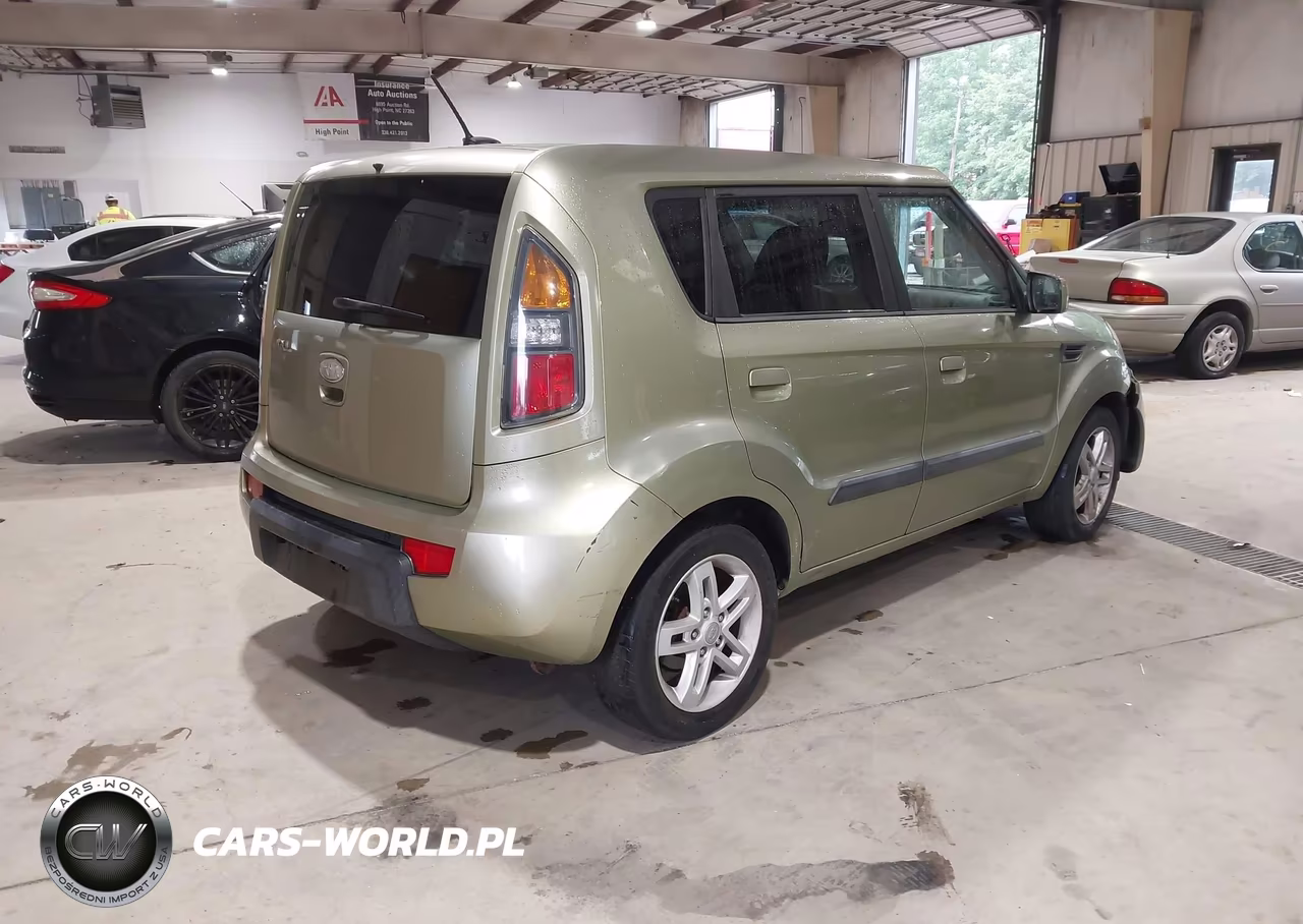 2010 Kia Soul + VIN:KNDJT2A22A7138994 - 4