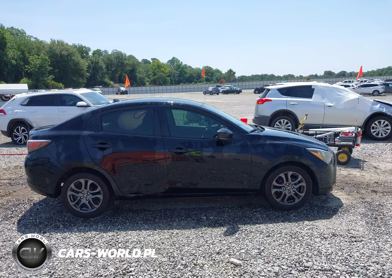 2020 Toyota Yaris Le VIN:3MYDLBYV1LY700125 - 13