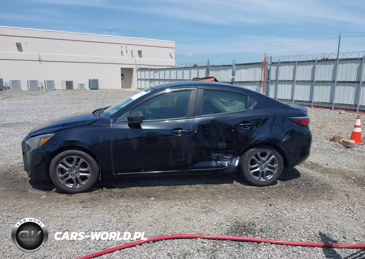 2020 Toyota Yaris Le VIN:3MYDLBYV1LY700125 - 14