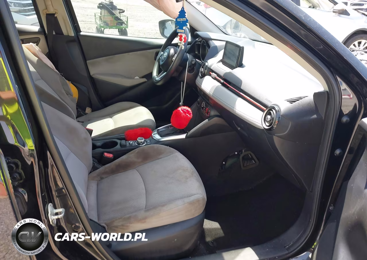 2020 Toyota Yaris Le VIN:3MYDLBYV1LY700125 - 5