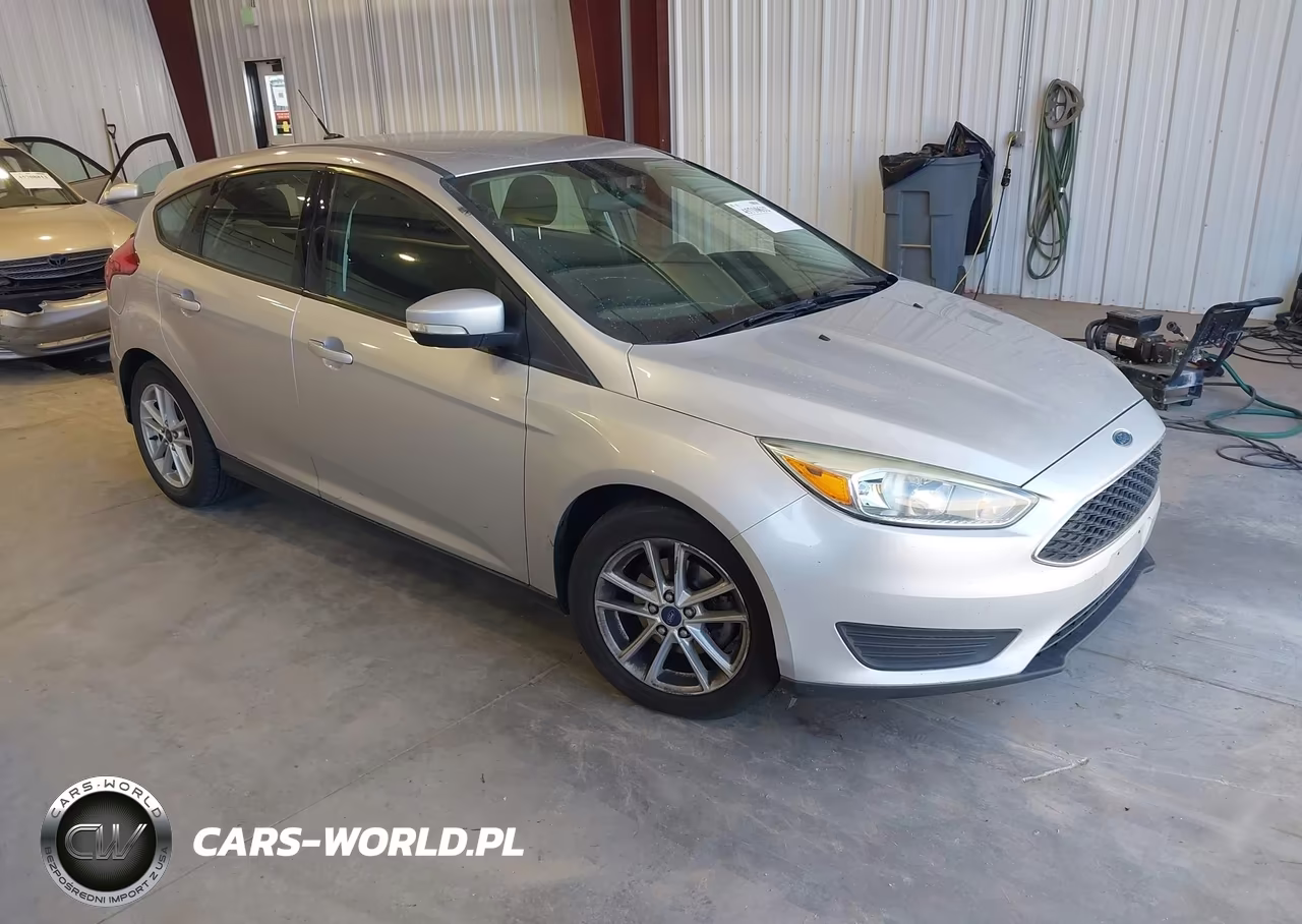 2015 Ford Focus Se VIN:1FADP3K23FL282418 - 1