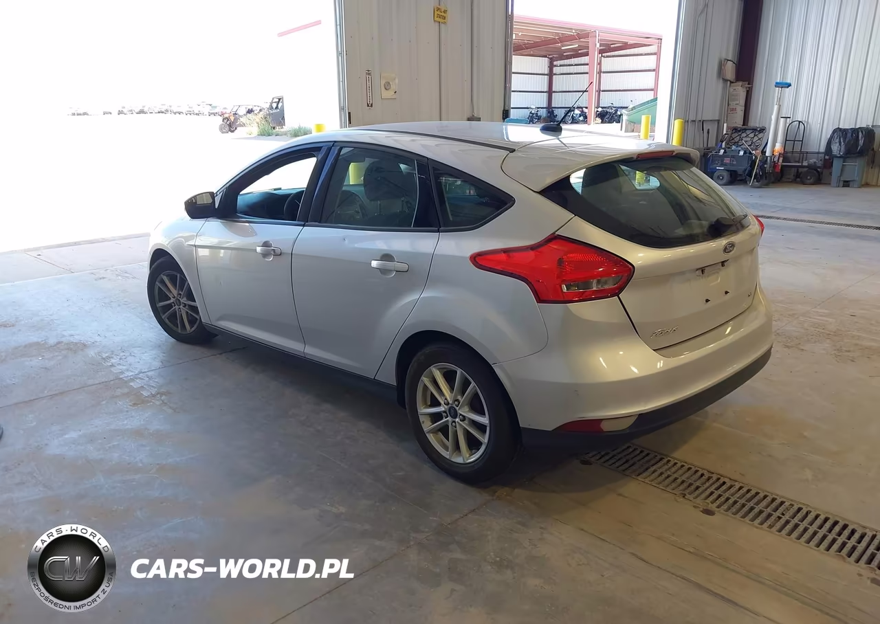 2015 Ford Focus Se VIN:1FADP3K23FL282418 - 3