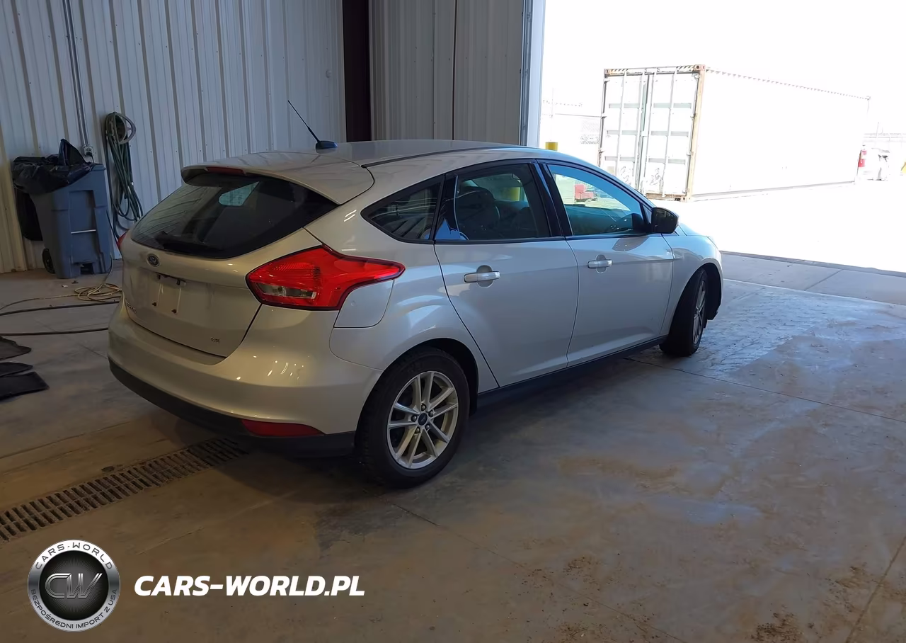 2015 Ford Focus Se VIN:1FADP3K23FL282418 - 4