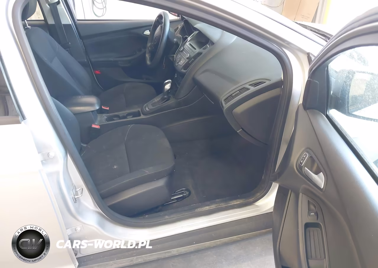 2015 Ford Focus Se VIN:1FADP3K23FL282418 - 5
