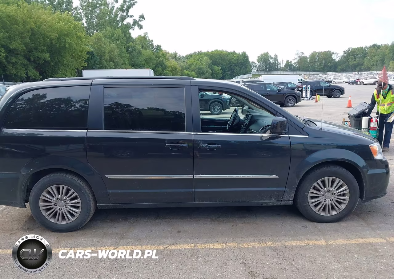 2015 Chrysler Town & Country Touring-L VIN:2C4RC1CG0FR697102 - 13