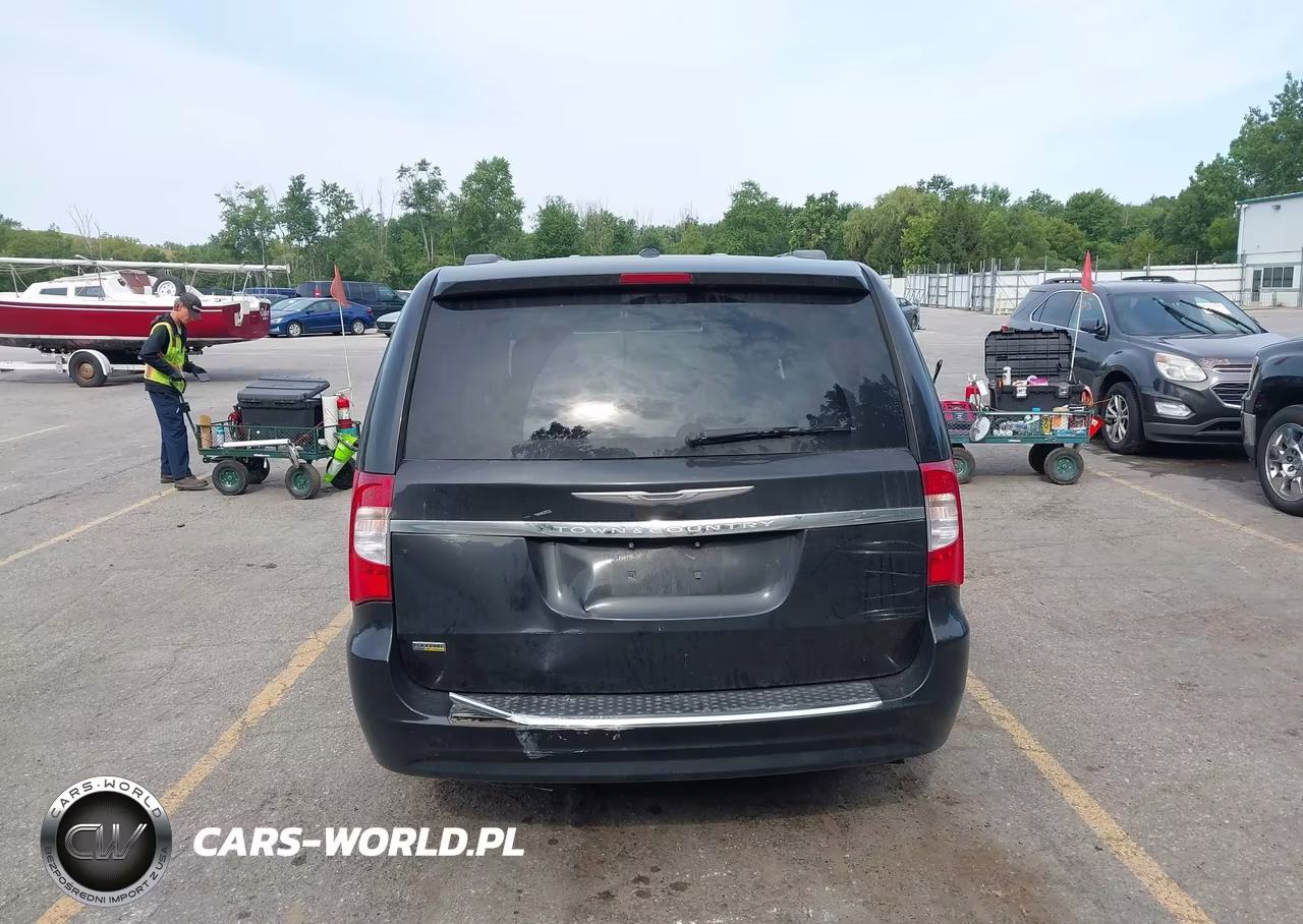 2015 Chrysler Town & Country Touring-L VIN:2C4RC1CG0FR697102 - 16