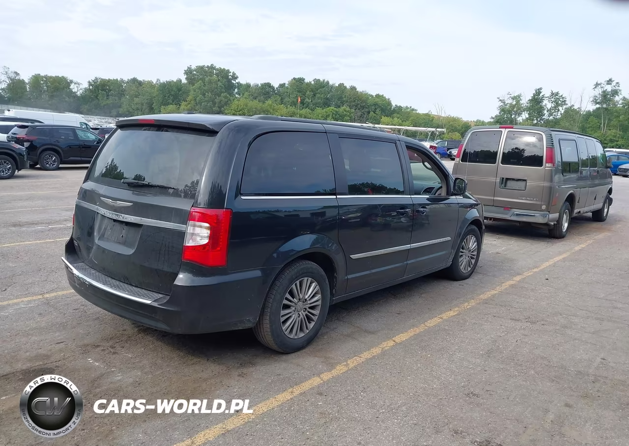 2015 Chrysler Town & Country Touring-L VIN:2C4RC1CG0FR697102 - 4