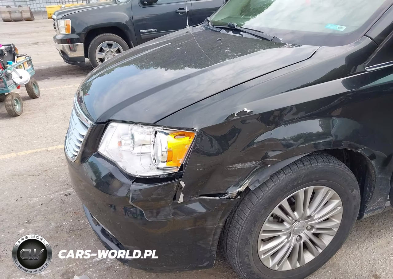 2015 Chrysler Town & Country Touring-L VIN:2C4RC1CG0FR697102 - 6