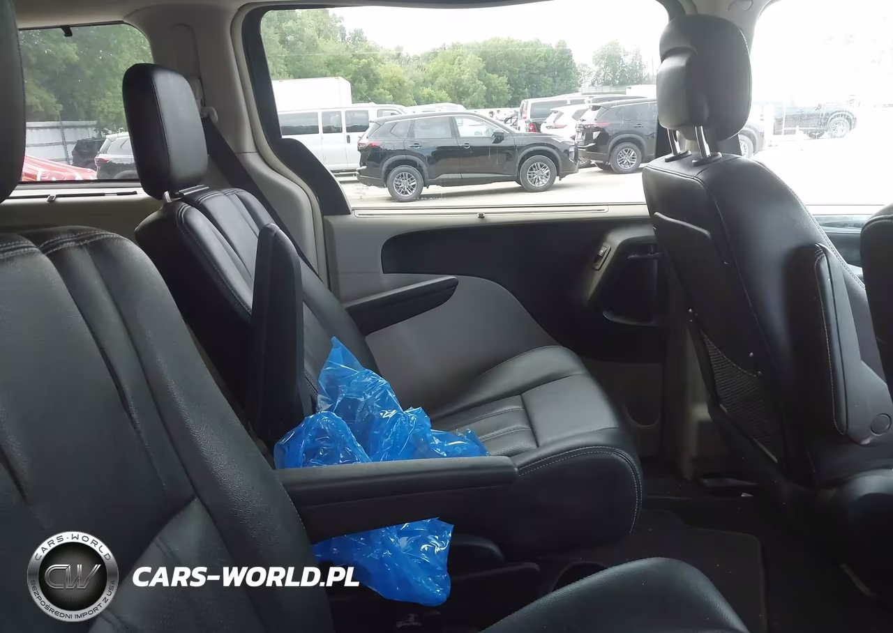 2015 Chrysler Town & Country Touring-L VIN:2C4RC1CG0FR697102 - 8
