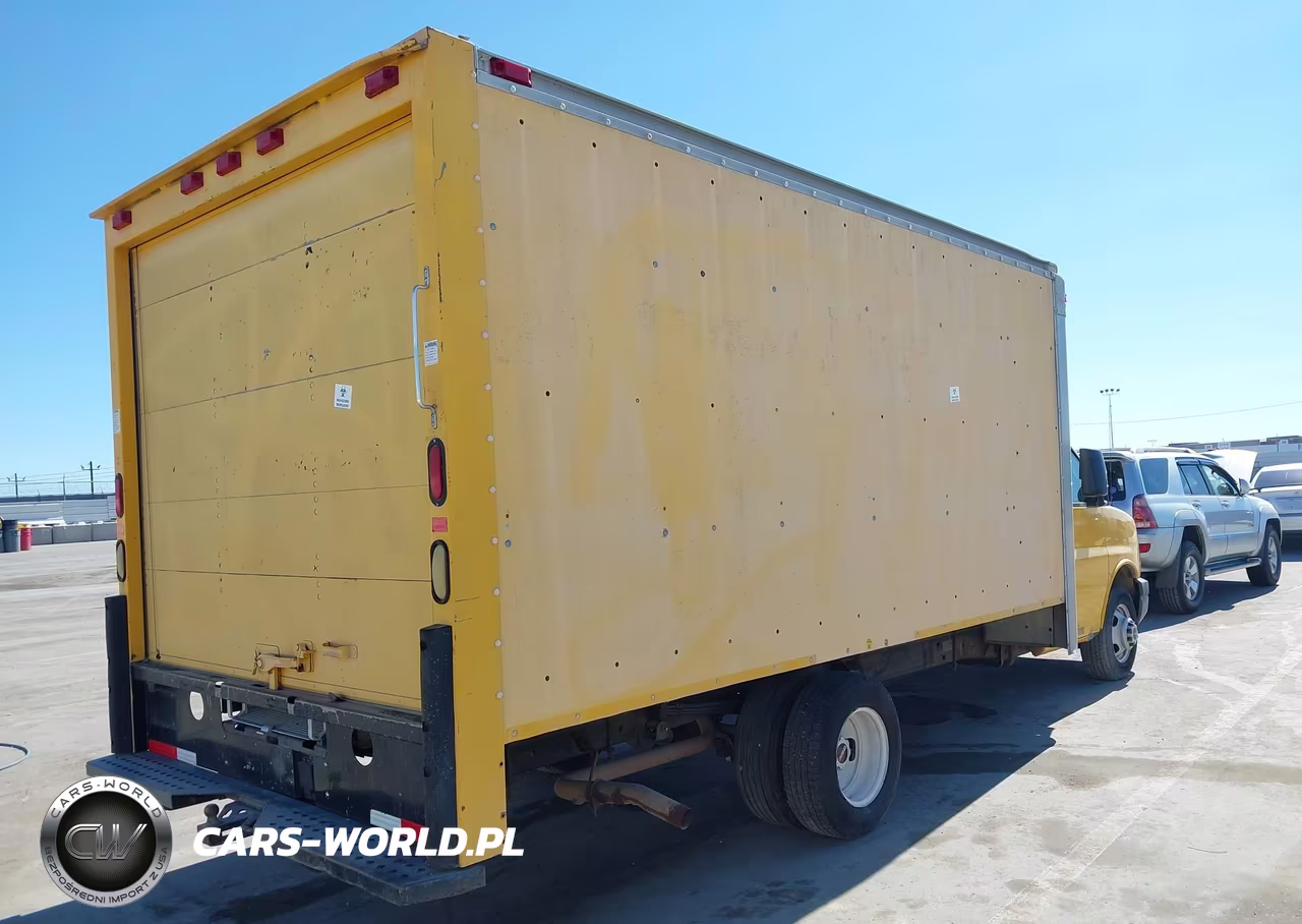2006 GMC Savana Cutaway Work Van VIN:1GDHG31UX61901067 - 3