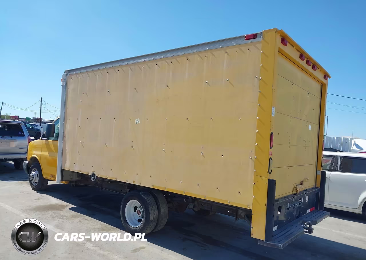 2006 GMC Savana Cutaway Work Van VIN:1GDHG31UX61901067 - 4