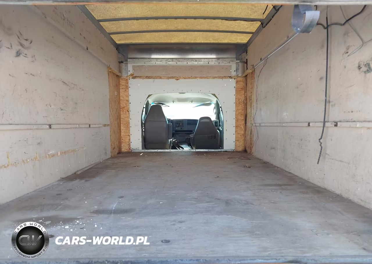 2006 GMC Savana Cutaway Work Van VIN:1GDHG31UX61901067 - 7