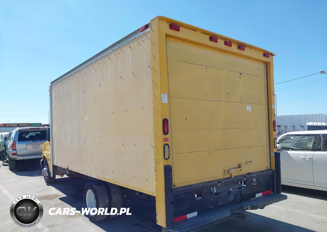 2006 GMC Savana Cutaway Work Van VIN:1GDHG31UX61901067 - 8