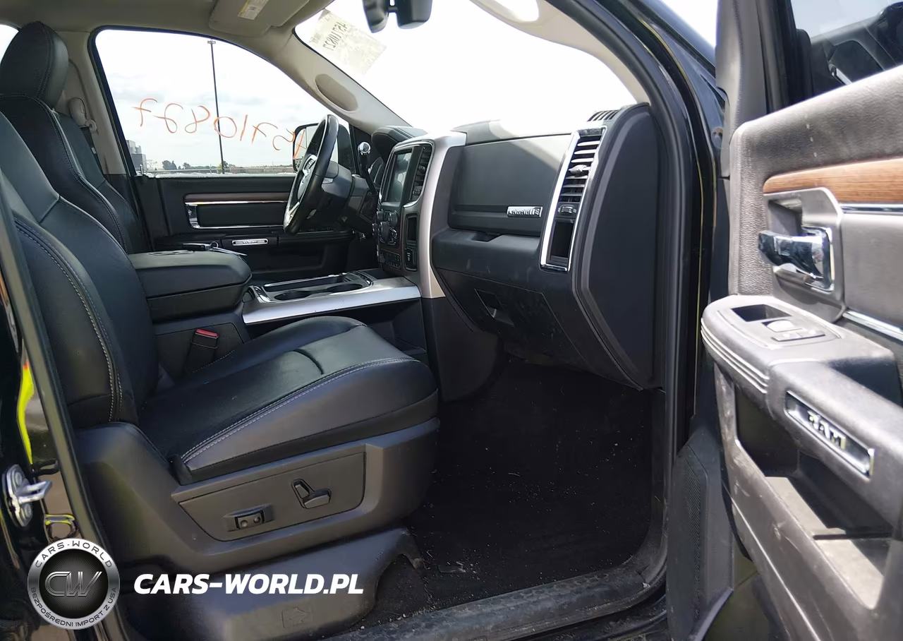 2017 Ram 2500 Laramie 4X4 6'4 Box VIN:3C6UR5FJ4HG634155 - 5